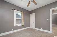 2433 Davenport Avenue, Davenport, IA 52803