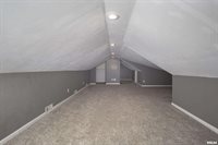 2433 Davenport Avenue, Davenport, IA 52803