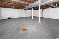 2433 Davenport Avenue, Davenport, IA 52803