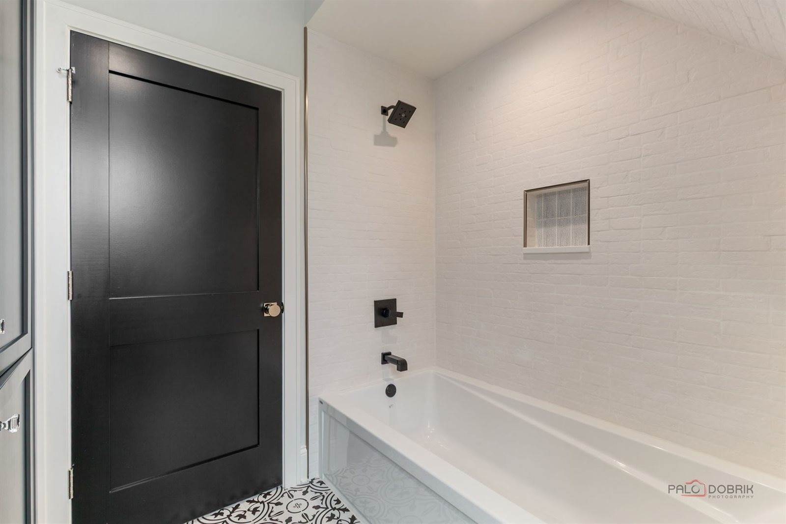 1825 West North Pond Lane, Lake Forest, IL 60045