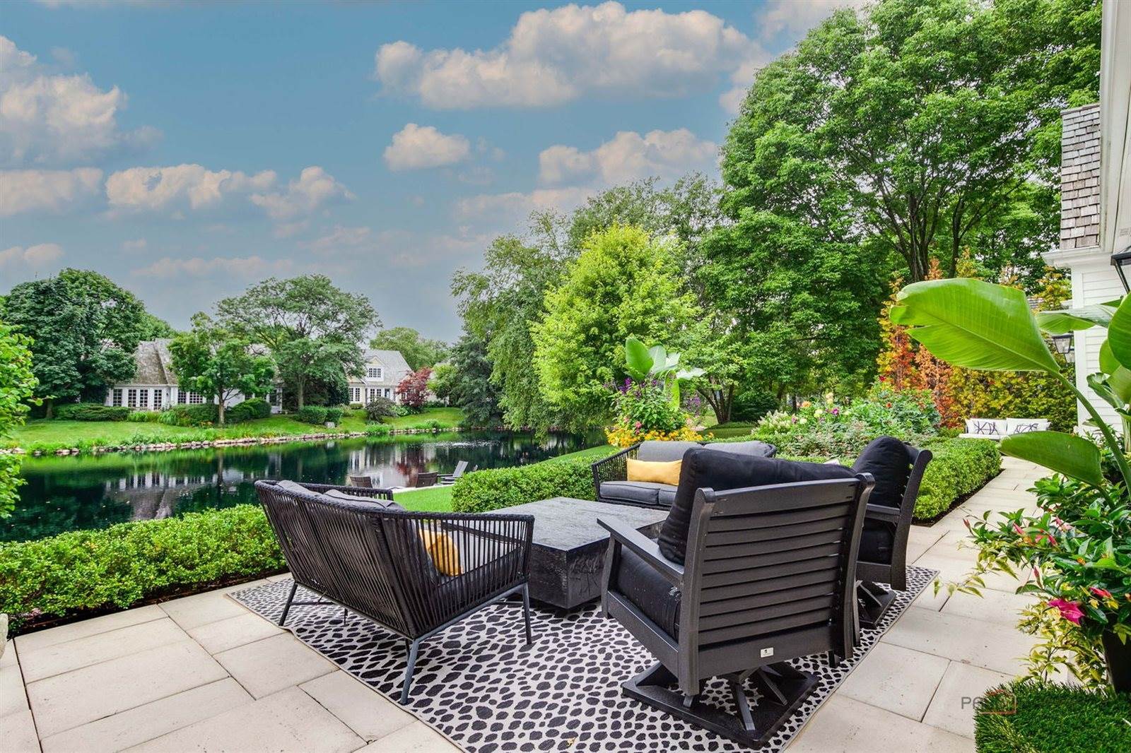 1825 West North Pond Lane, Lake Forest, IL 60045