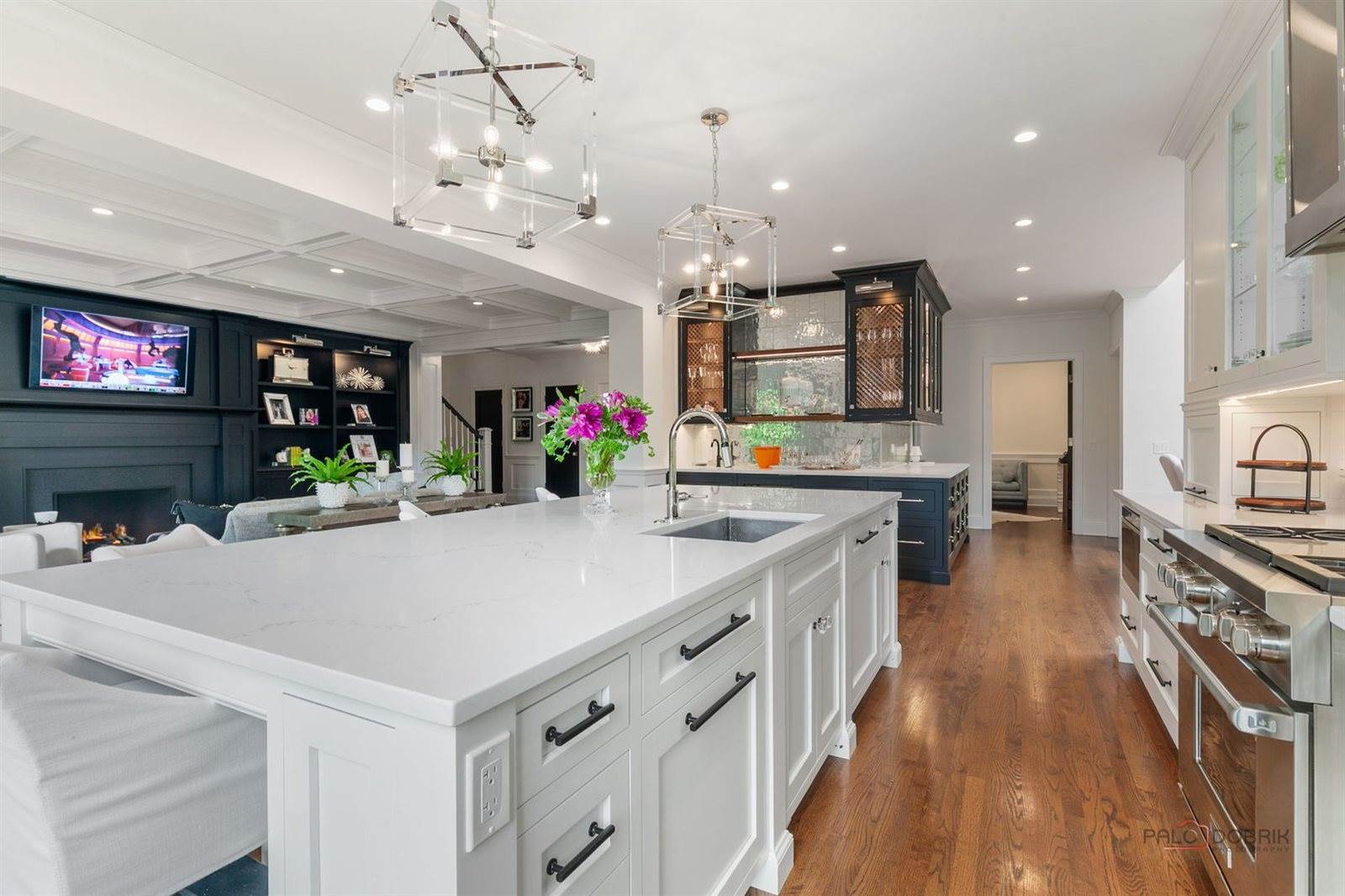 1825 West North Pond Lane, Lake Forest, IL 60045