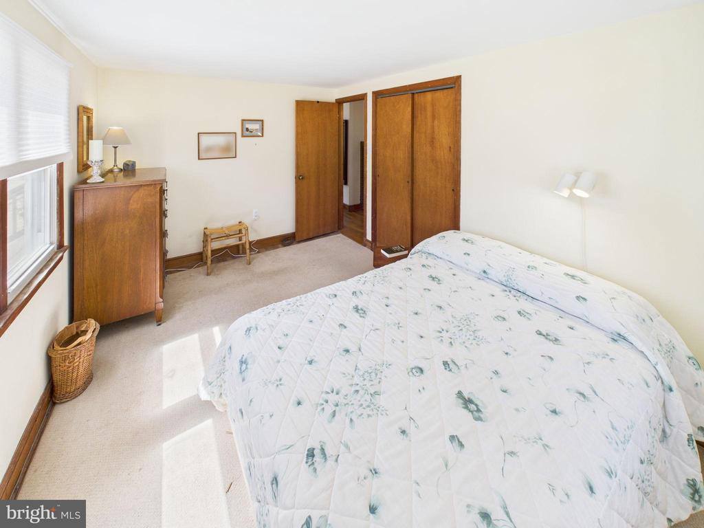 333 North 5TH Street, Surf City, NJ 08008