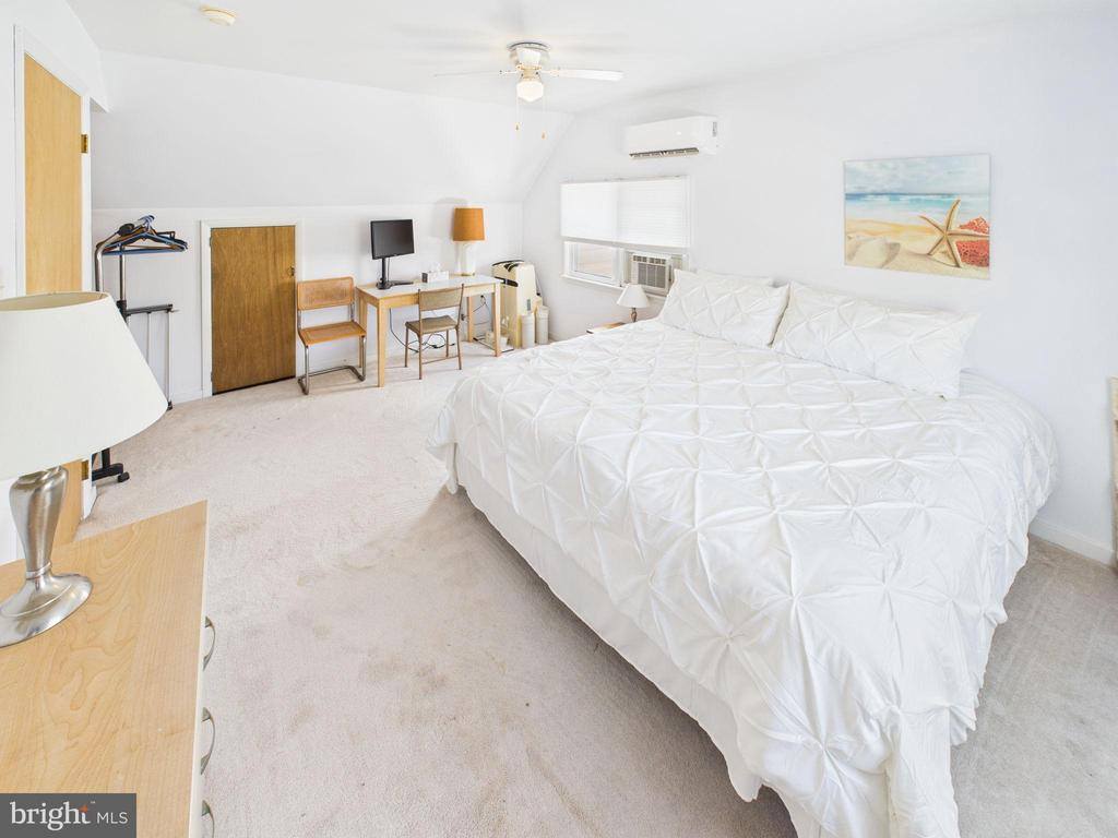 333 North 5TH Street, Surf City, NJ 08008