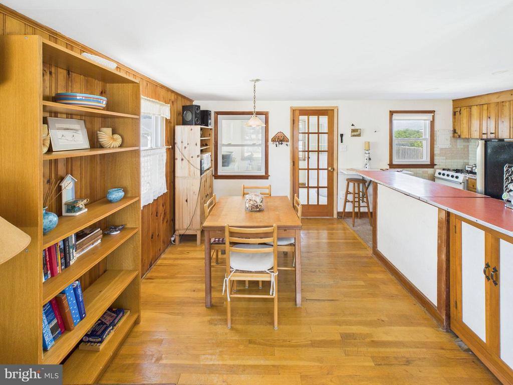 333 North 5TH Street, Surf City, NJ 08008