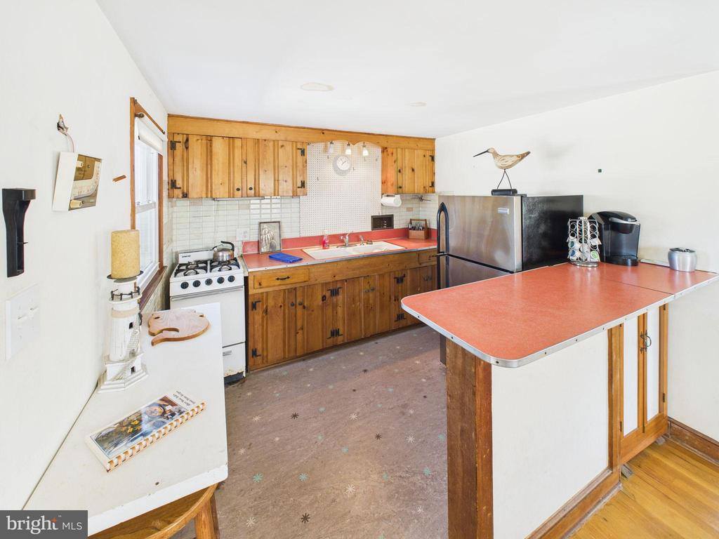 333 North 5TH Street, Surf City, NJ 08008