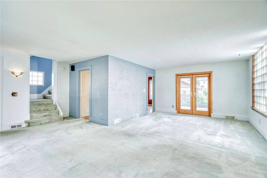 161 Thorndyke Road, Irondequoit, NY 14617