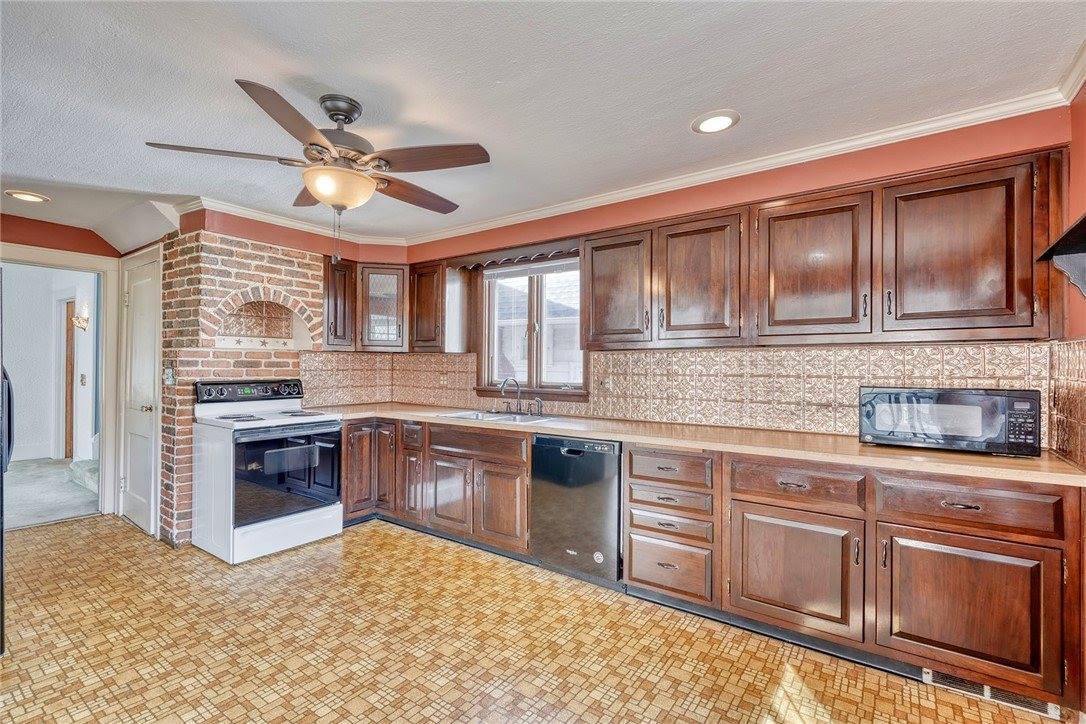 161 Thorndyke Road, Irondequoit, NY 14617