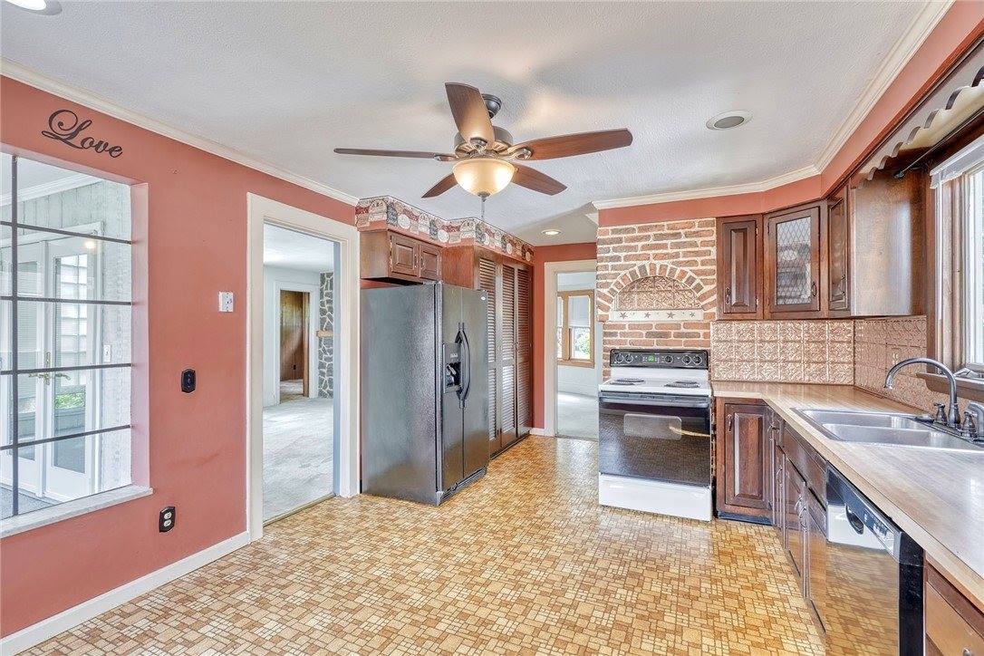 161 Thorndyke Road, Irondequoit, NY 14617