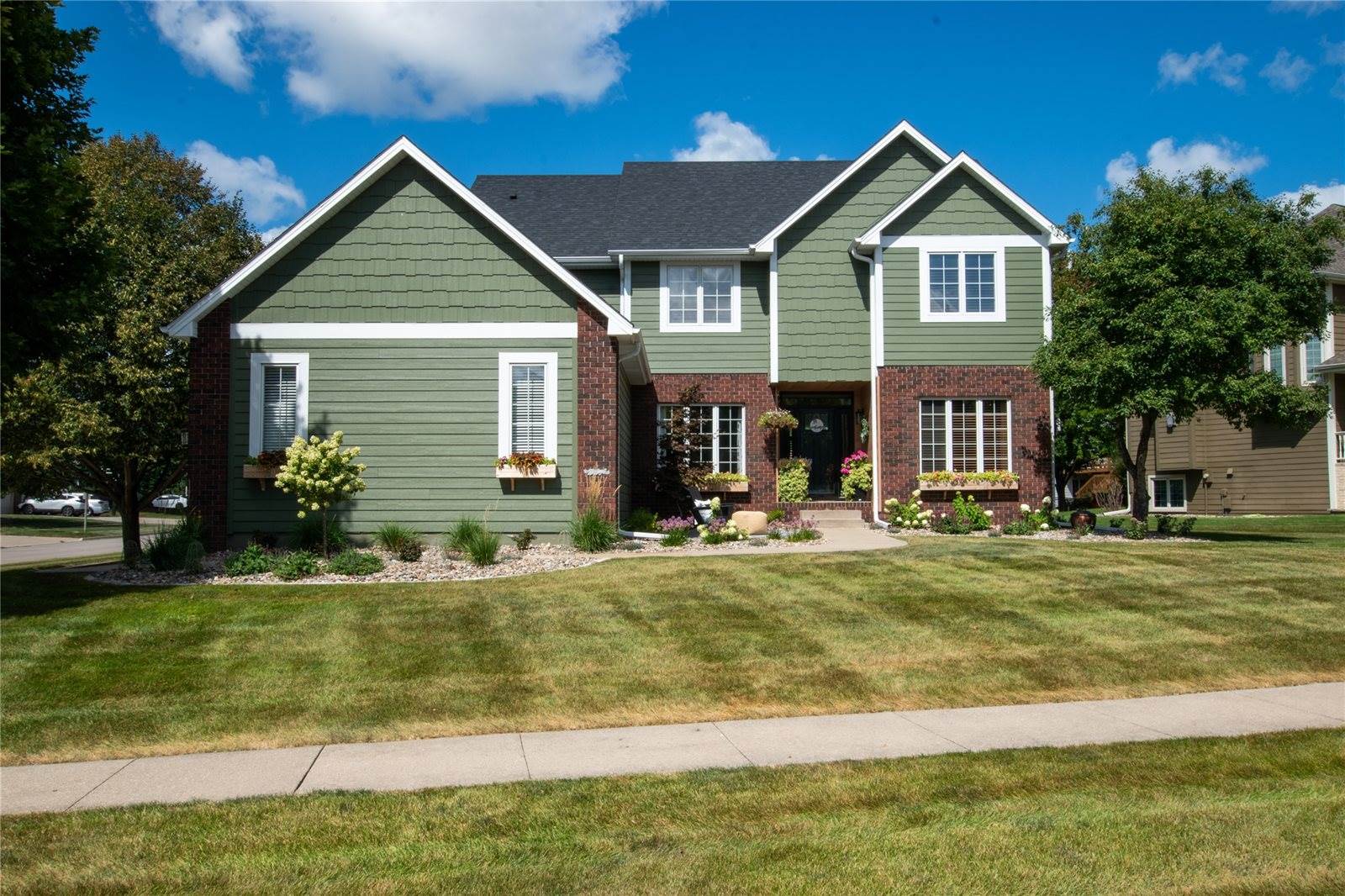 106 58th Court, West Des Moines, IA 50266