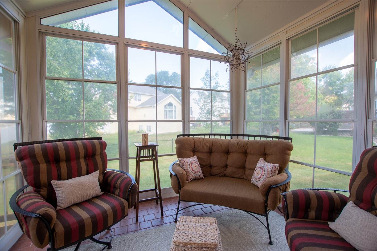 106 58th Court, West Des Moines, IA 50266