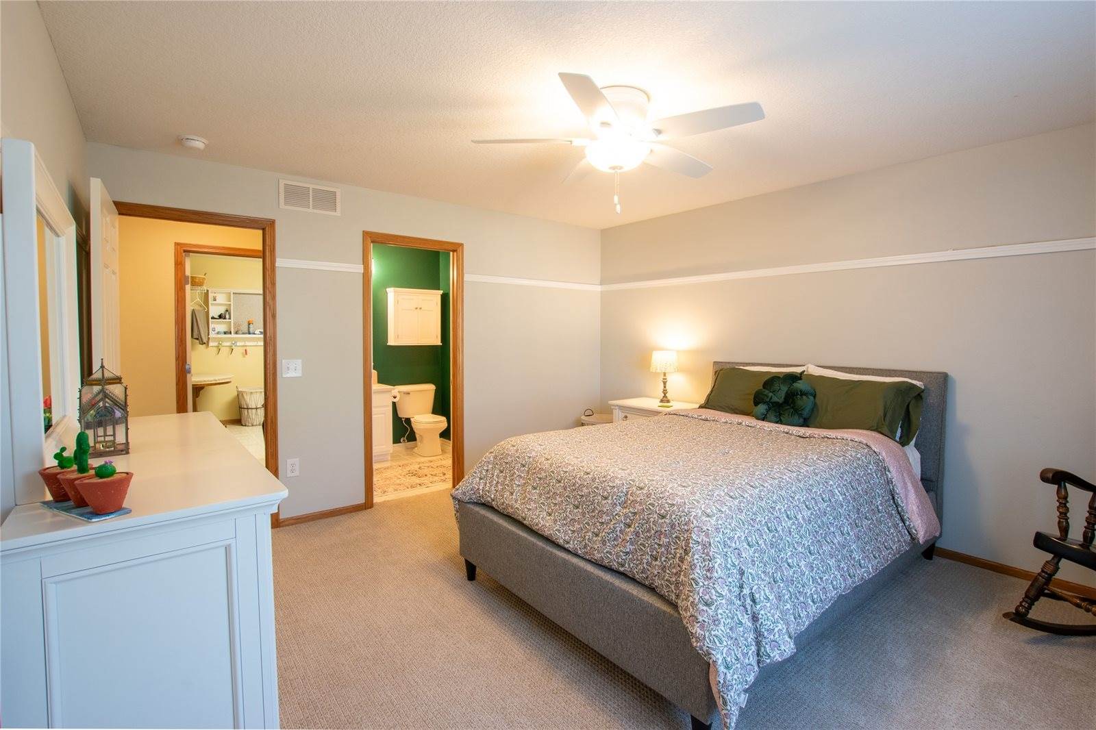 106 58th Court, West Des Moines, IA 50266