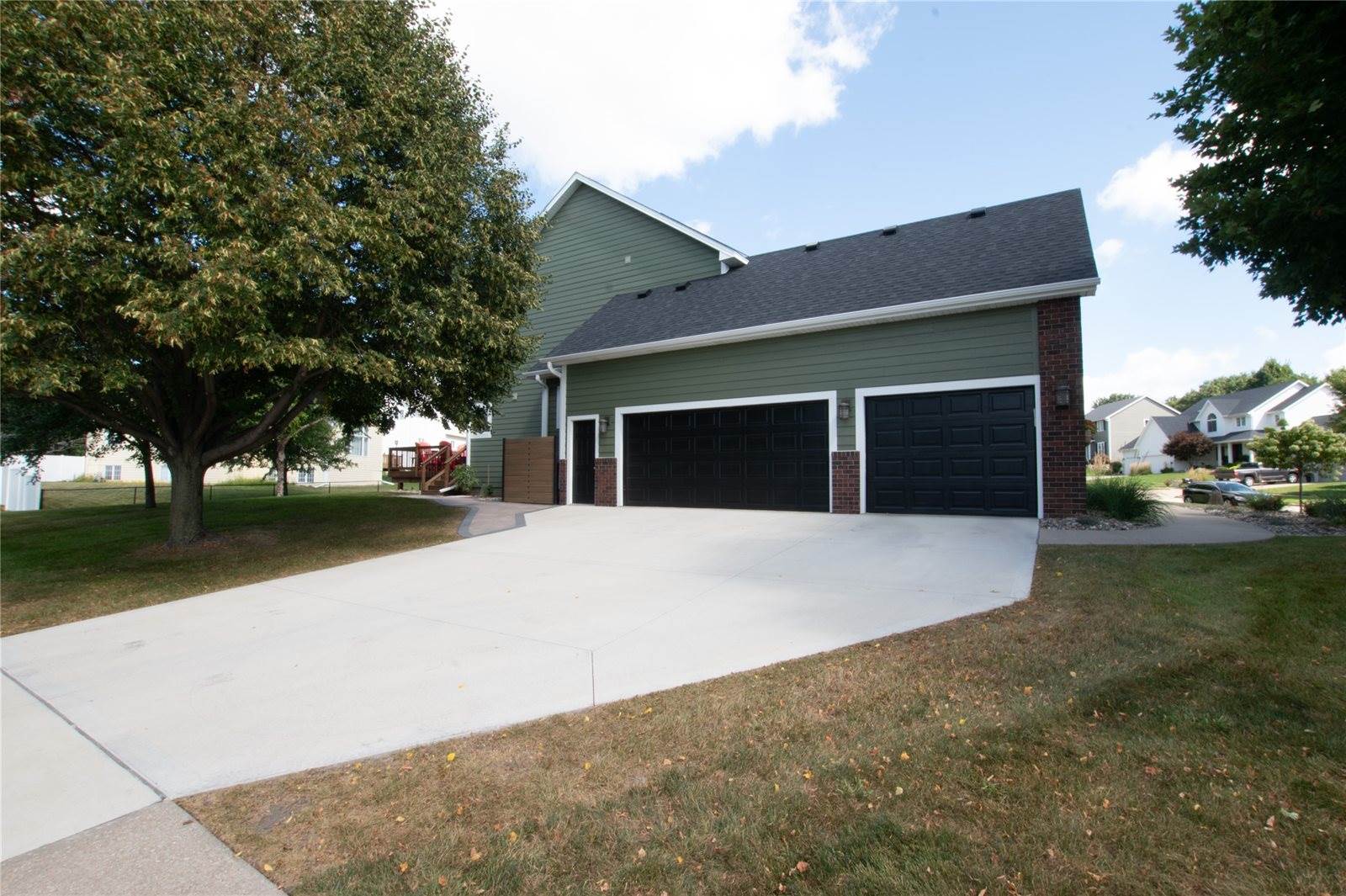 106 58th Court, West Des Moines, IA 50266