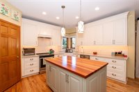 106 58th Court, West Des Moines, IA 50266