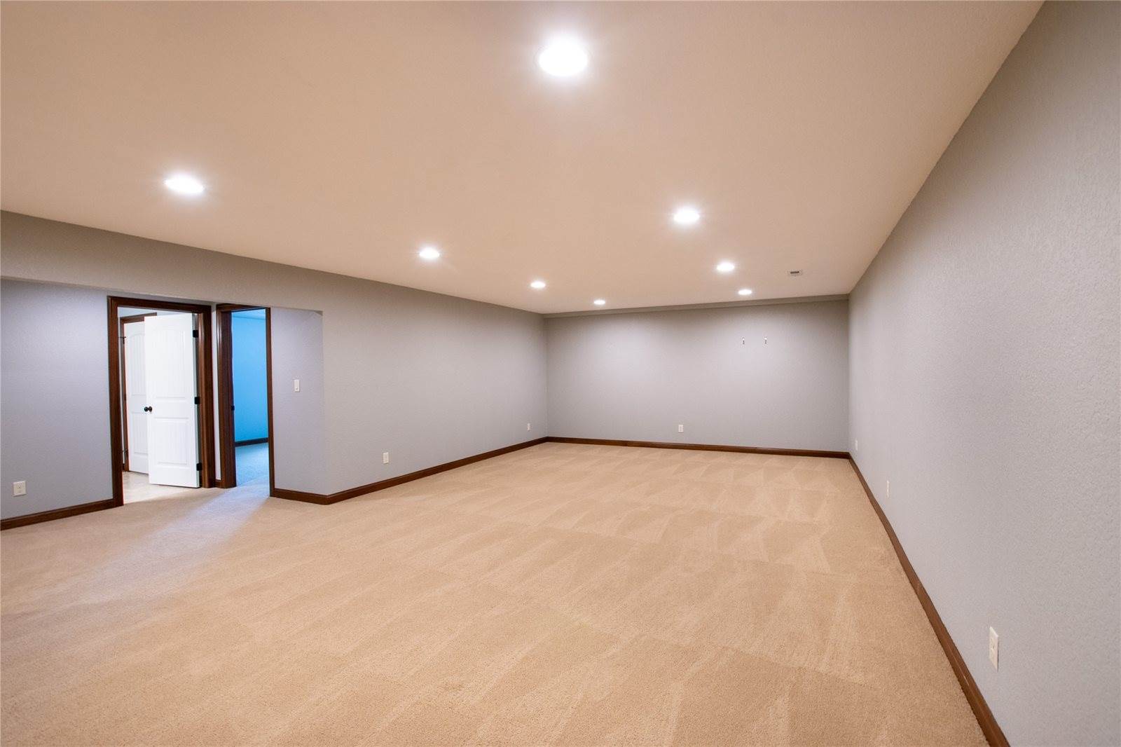 204 Cambridge Drive, West Des Moines, IA 50266