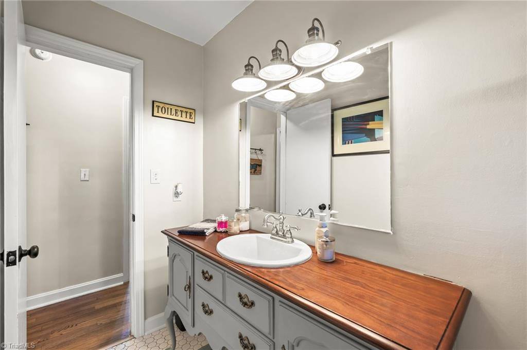 2939 Bellaire Circle, Walkertown, NC 27051