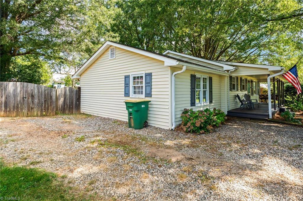 2939 Bellaire Circle, Walkertown, NC 27051