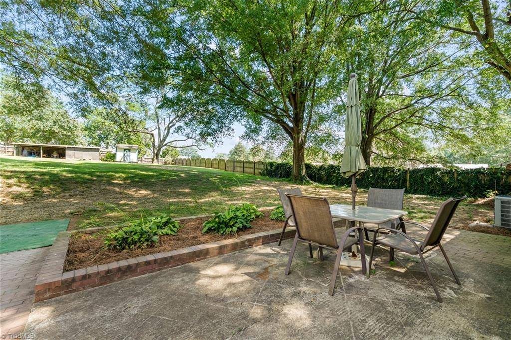 2939 Bellaire Circle, Walkertown, NC 27051