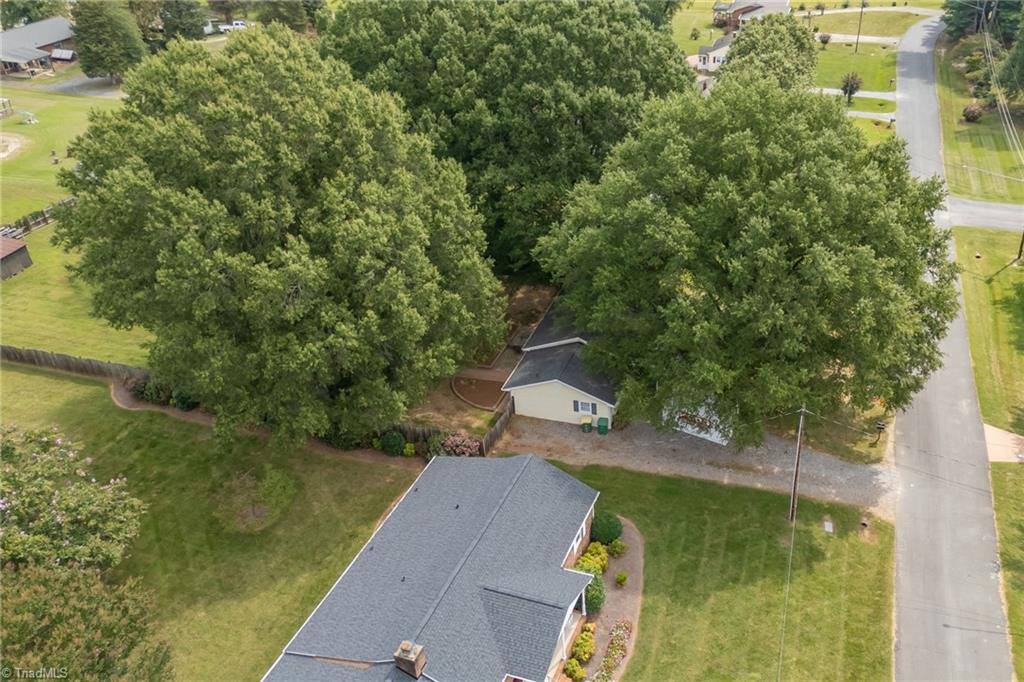 2939 Bellaire Circle, Walkertown, NC 27051