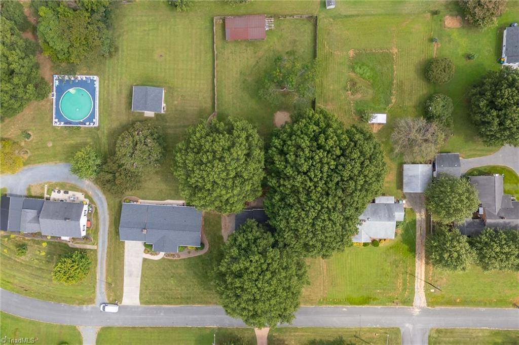 2939 Bellaire Circle, Walkertown, NC 27051