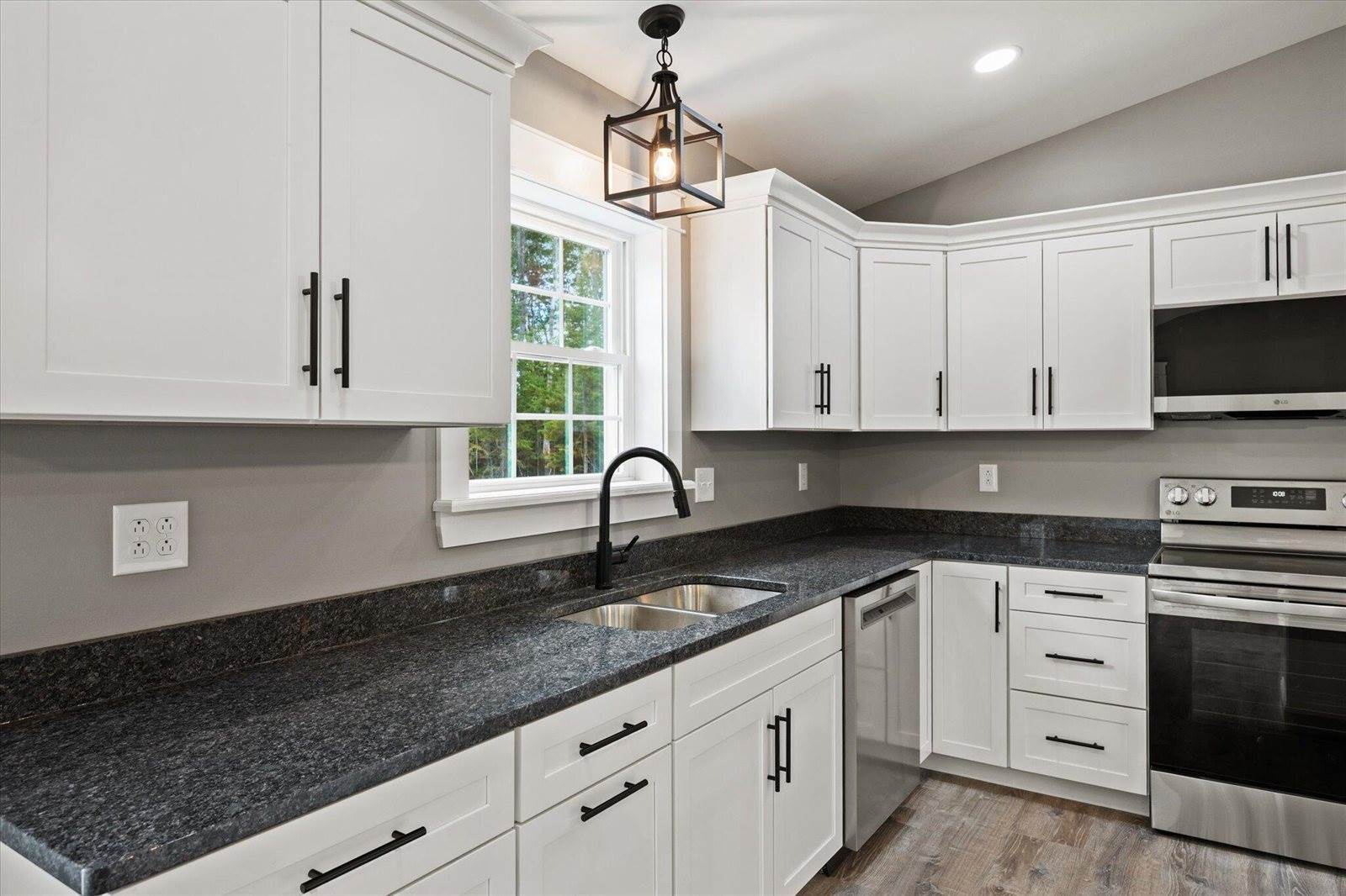 633 Streamside Avenue, Hermon, ME 04401