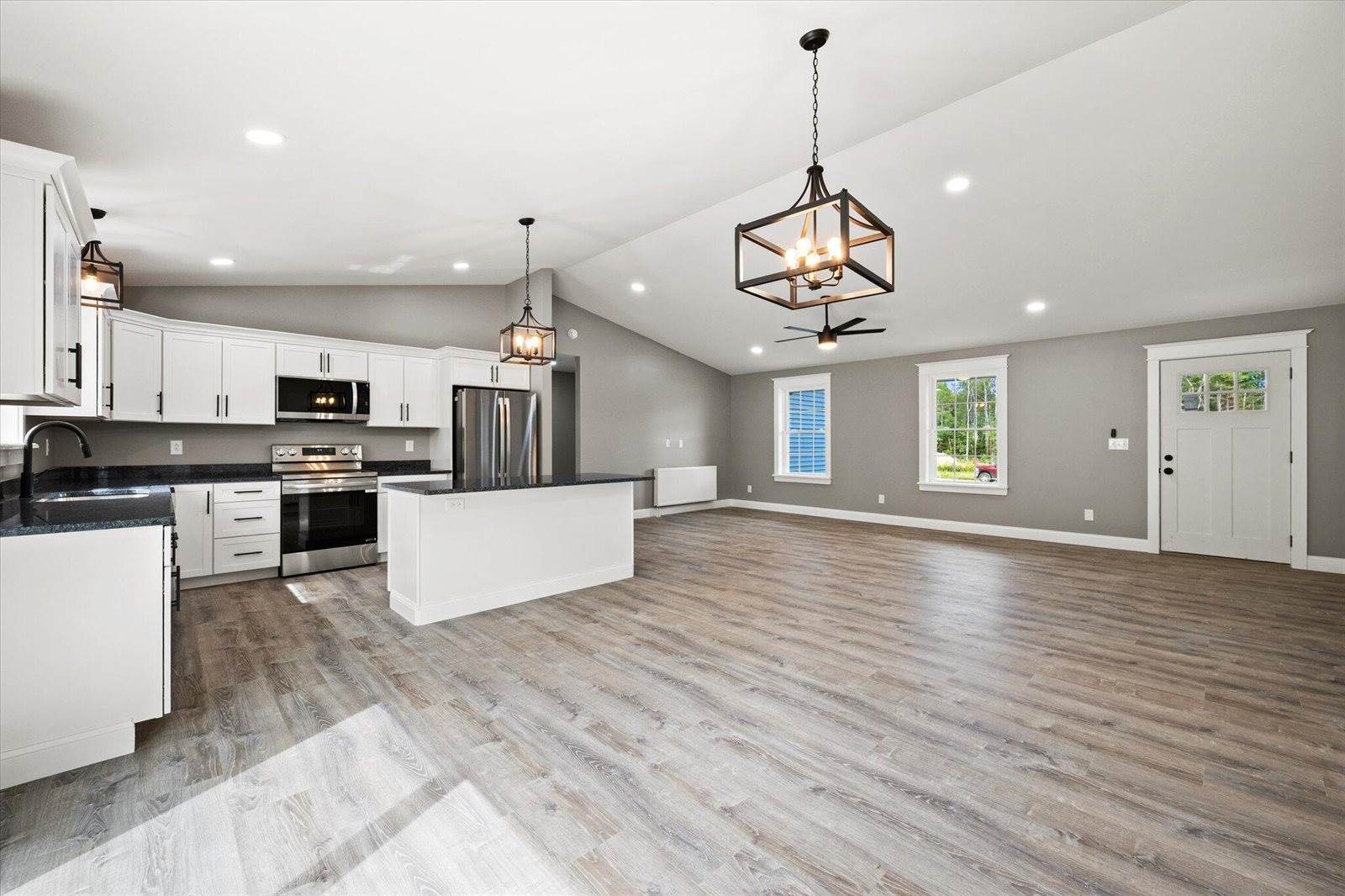 633 Streamside Avenue, Hermon, ME 04401