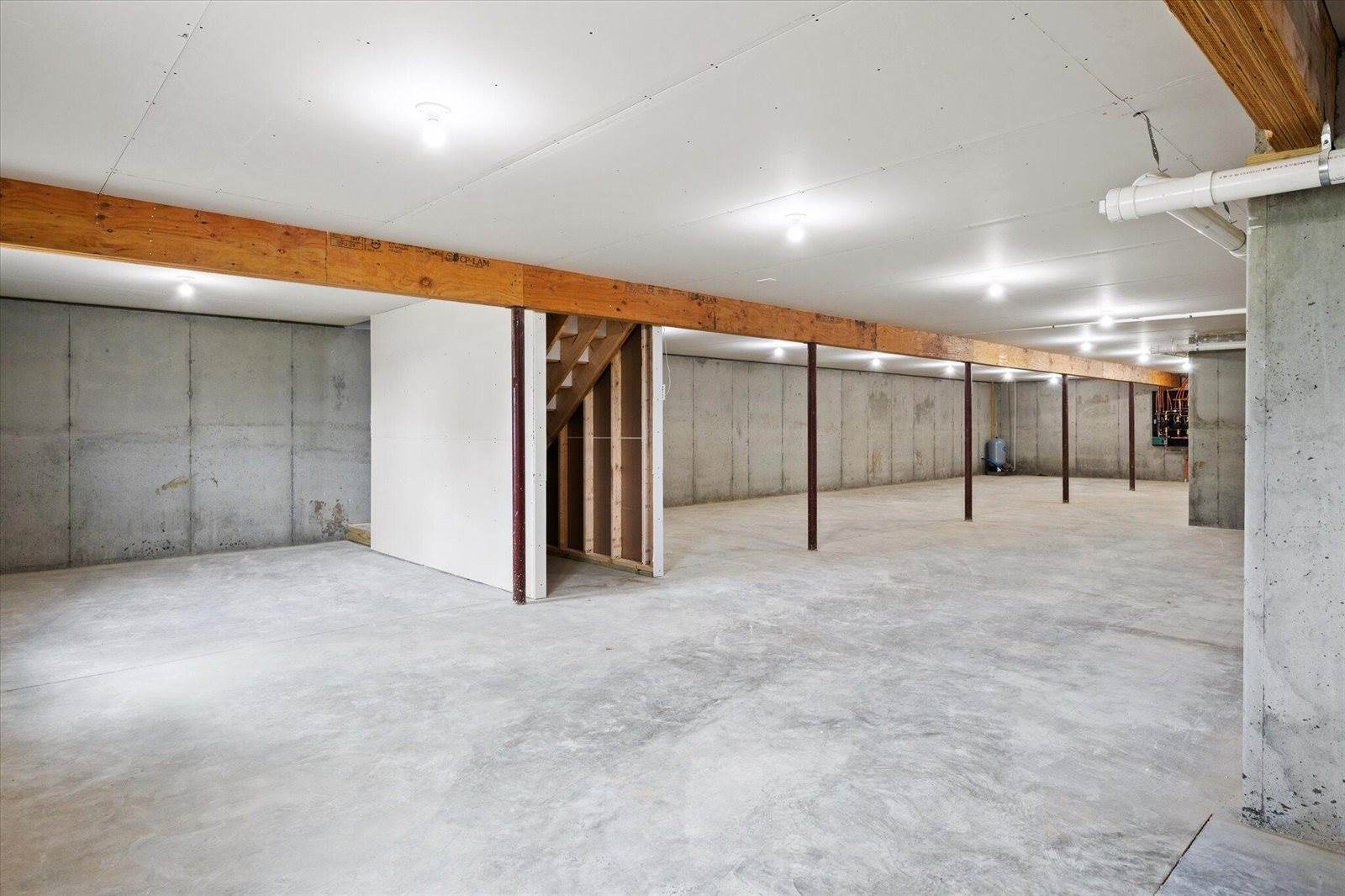 633 Streamside Avenue, Hermon, ME 04401