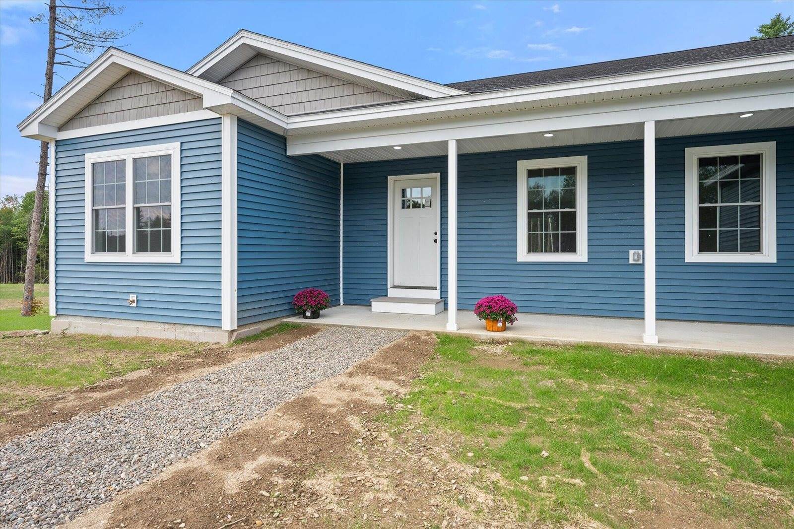 633 Streamside Avenue, Hermon, ME 04401