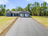 633 Streamside Avenue, Hermon, ME 04401