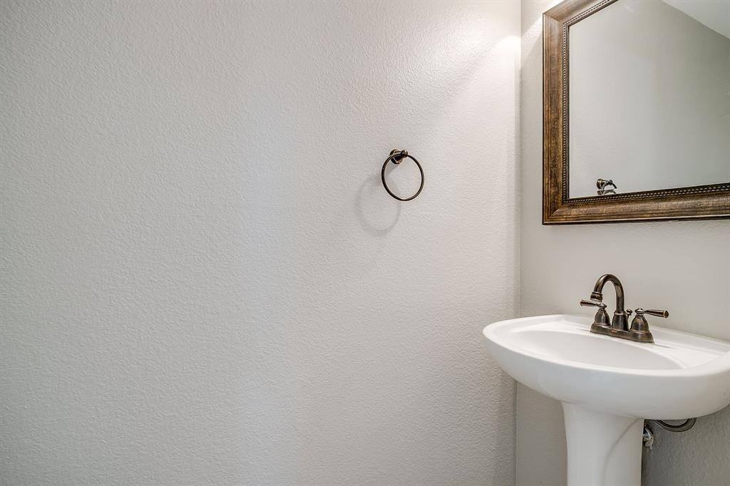 10633 Lipan Trail, Fort Worth, TX 76108