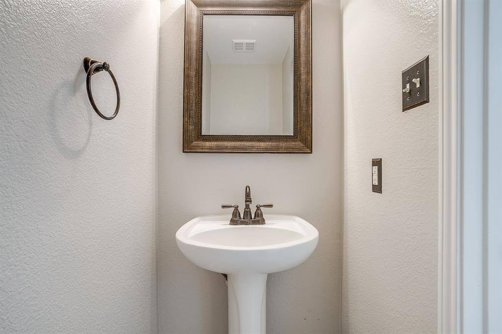 10633 Lipan Trail, Fort Worth, TX 76108