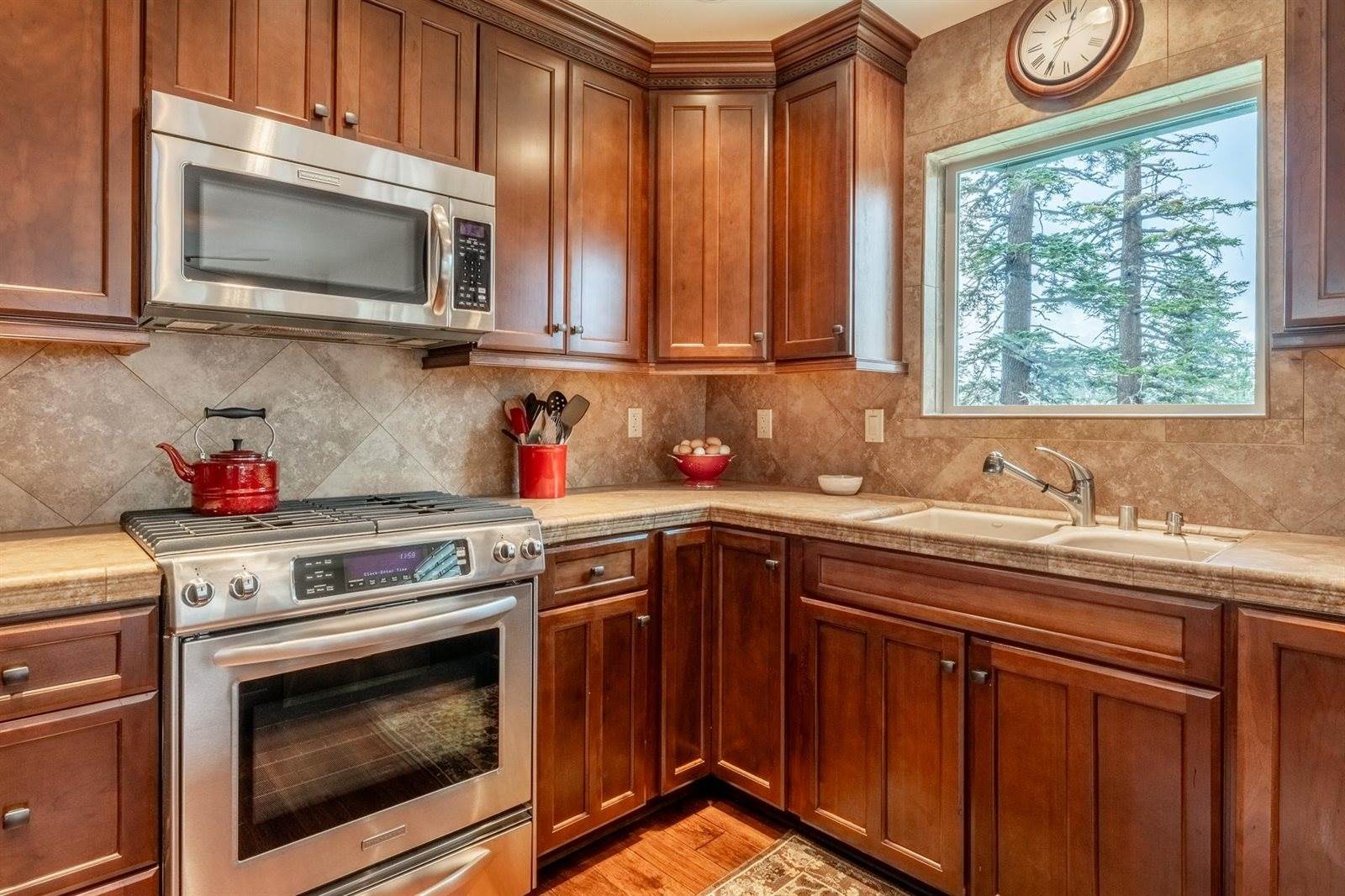 236 Davison Road, Mammoth Lakes, CA 93546