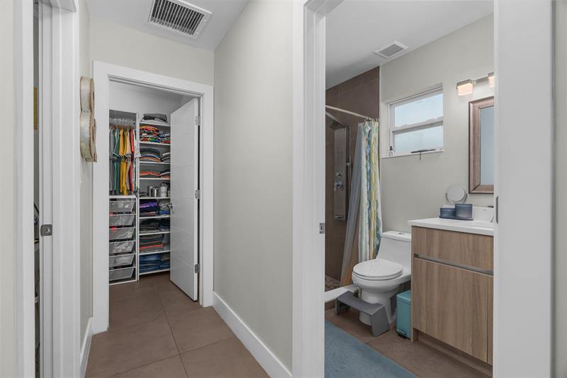 121 NW 45th St, Fort Lauderdale, FL 33309