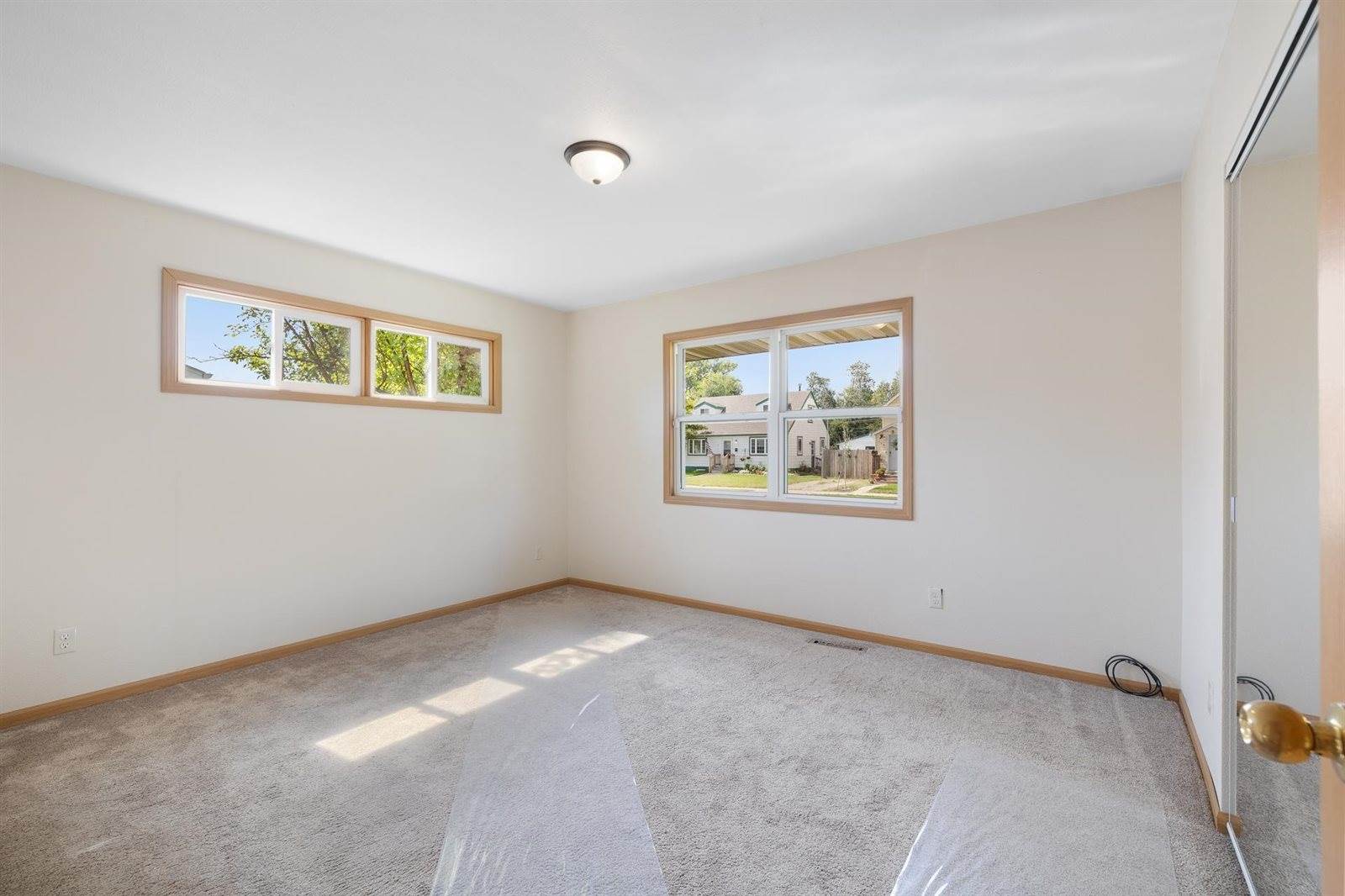 1817 2nd Ave NW, Minot, ND 58703