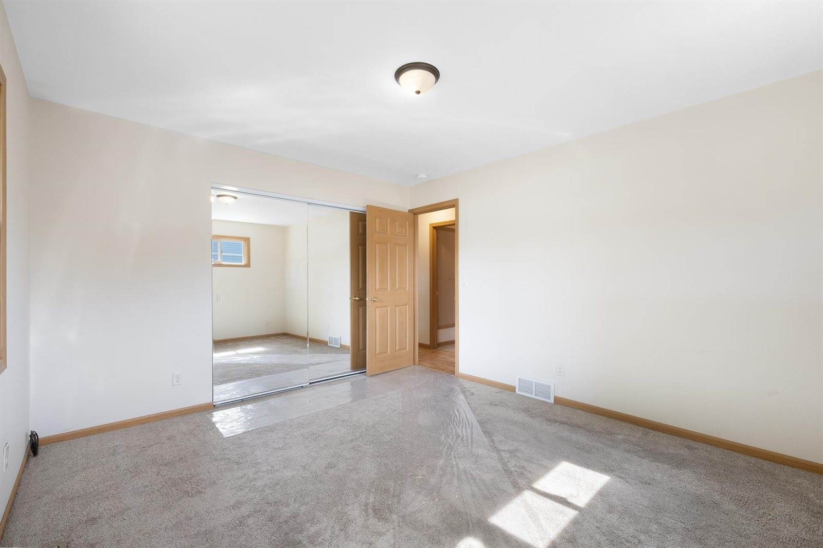 1817 2nd Ave NW, Minot, ND 58703