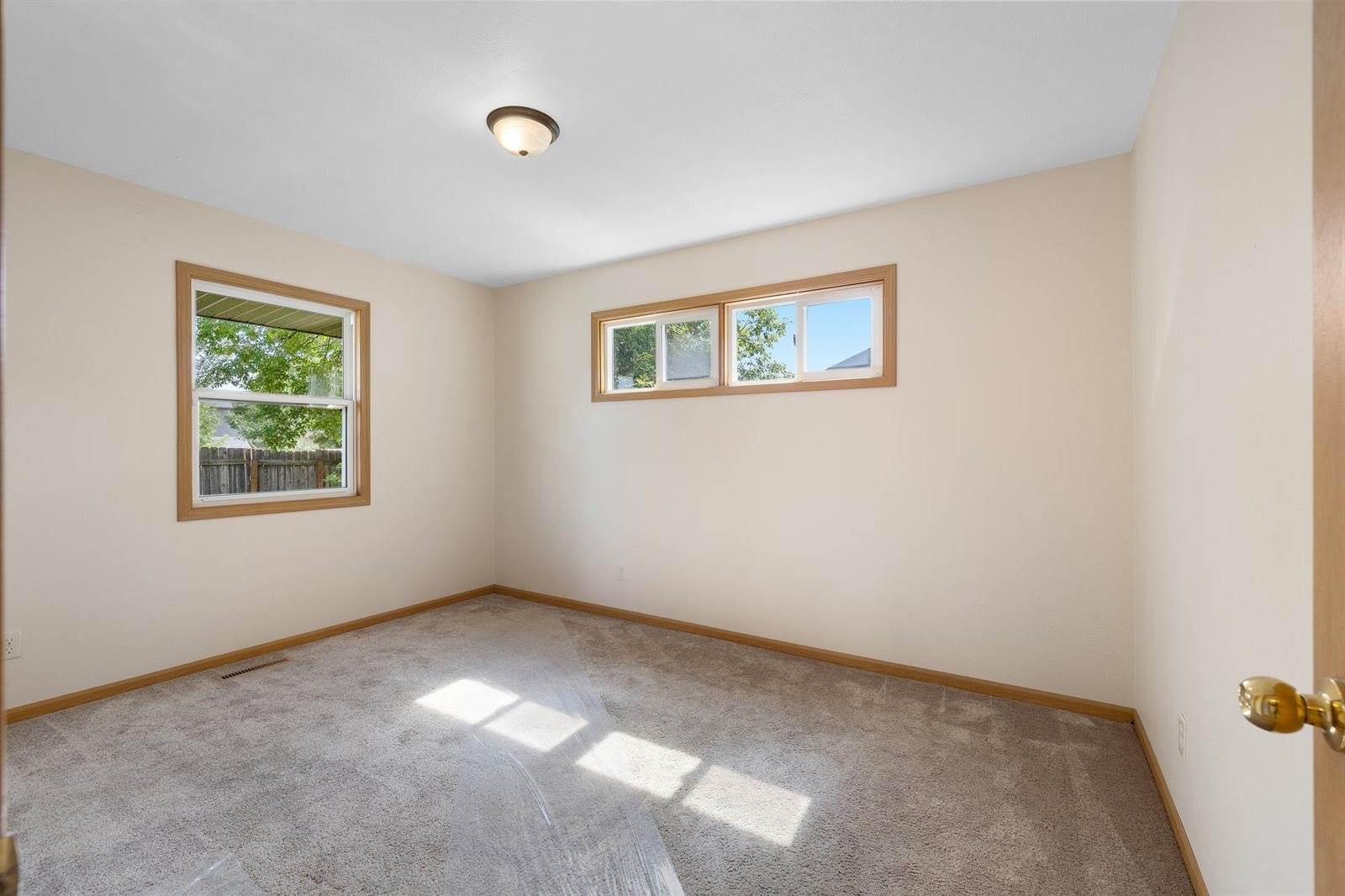 1817 2nd Ave NW, Minot, ND 58703