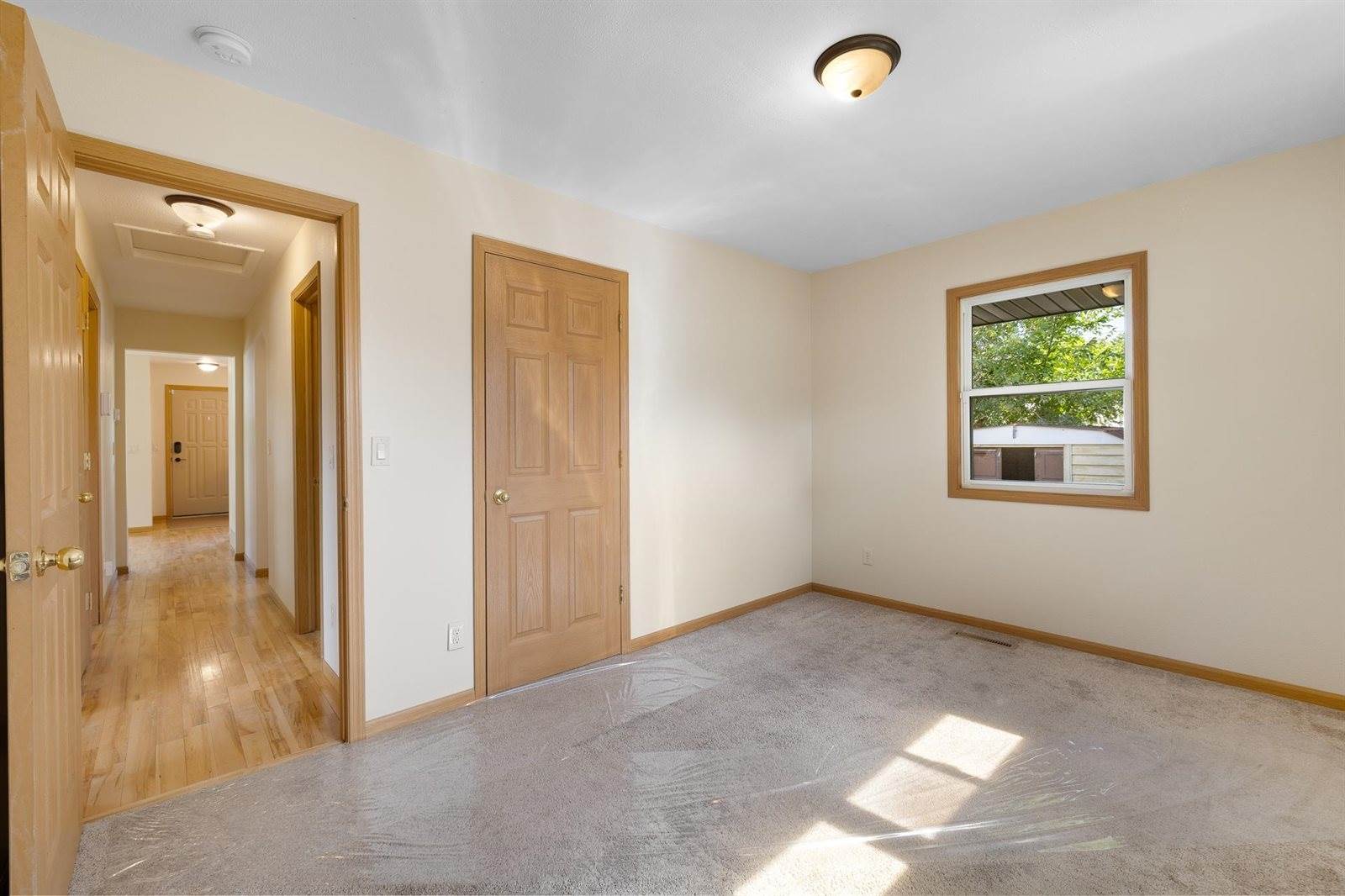 1817 2nd Ave NW, Minot, ND 58703