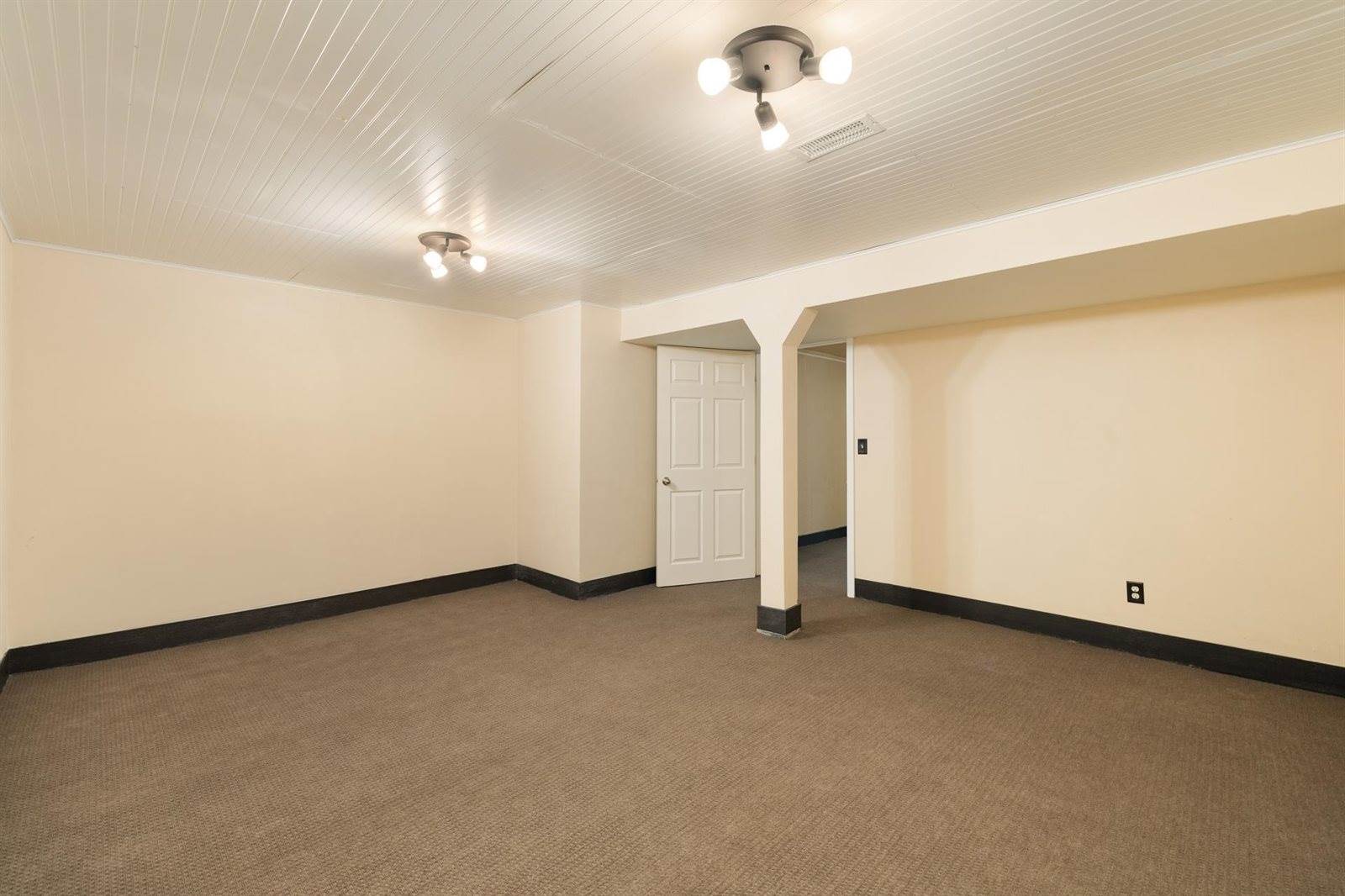 1817 2nd Ave NW, Minot, ND 58703