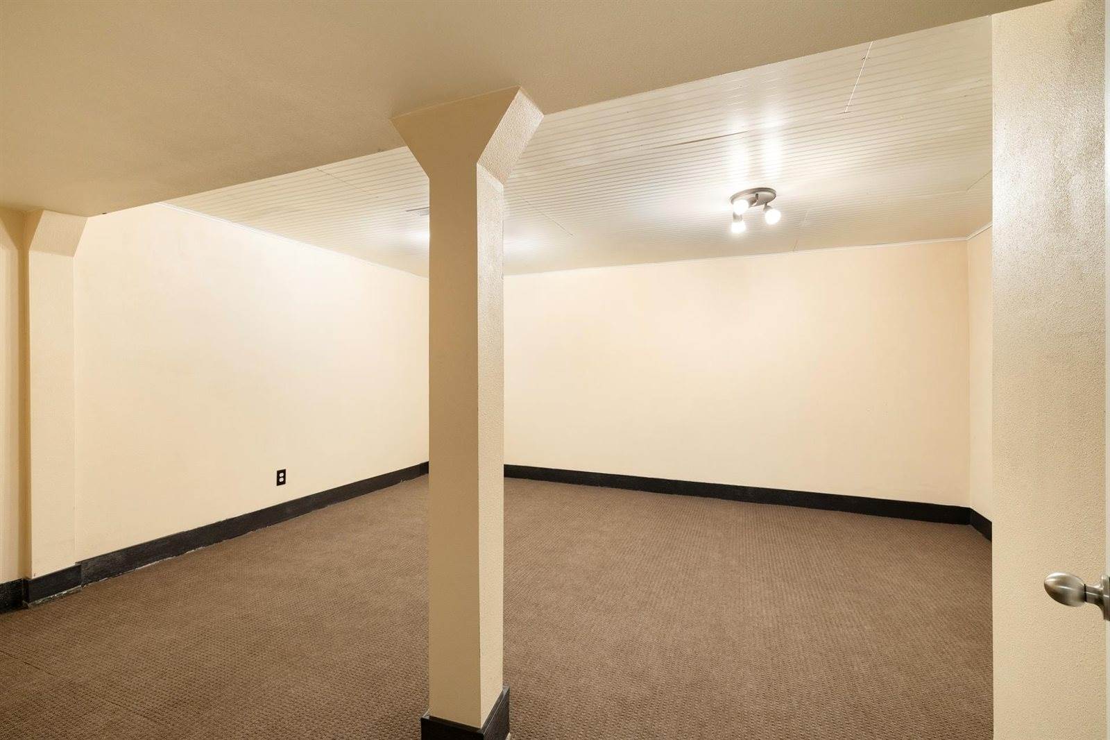 1817 2nd Ave NW, Minot, ND 58703