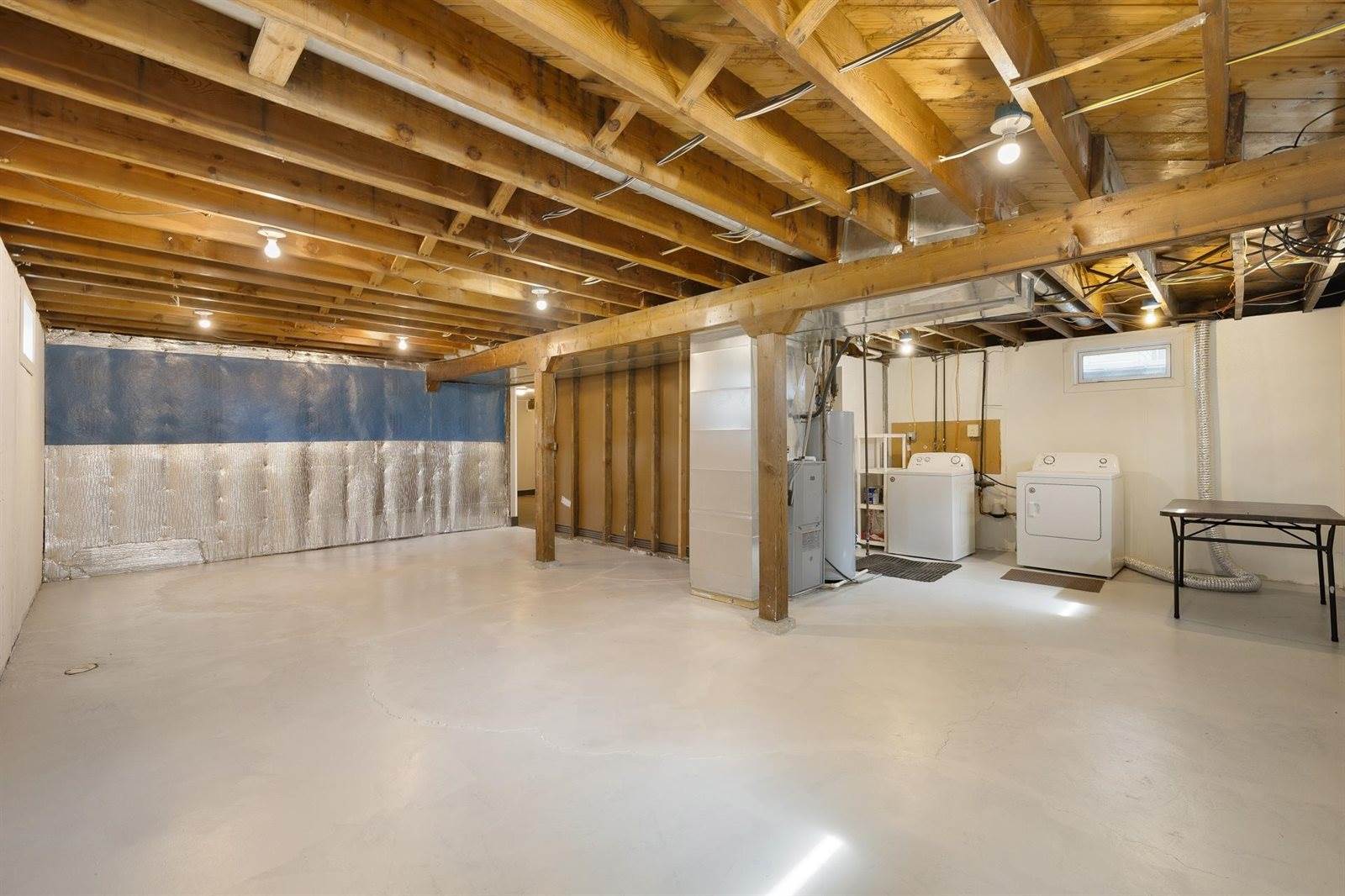 1817 2nd Ave NW, Minot, ND 58703