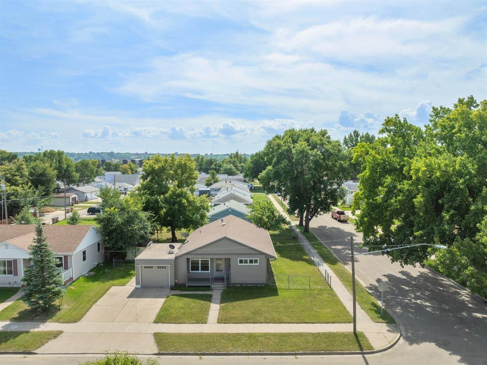 1817 2nd Ave NW, Minot, ND 58703