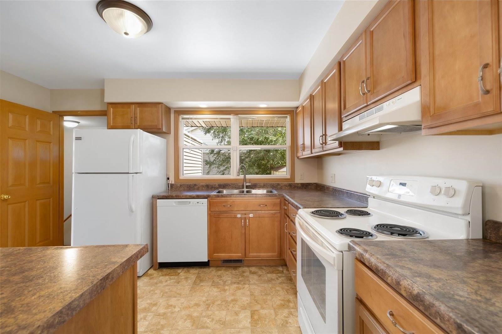 1817 2nd Ave NW, Minot, ND 58703