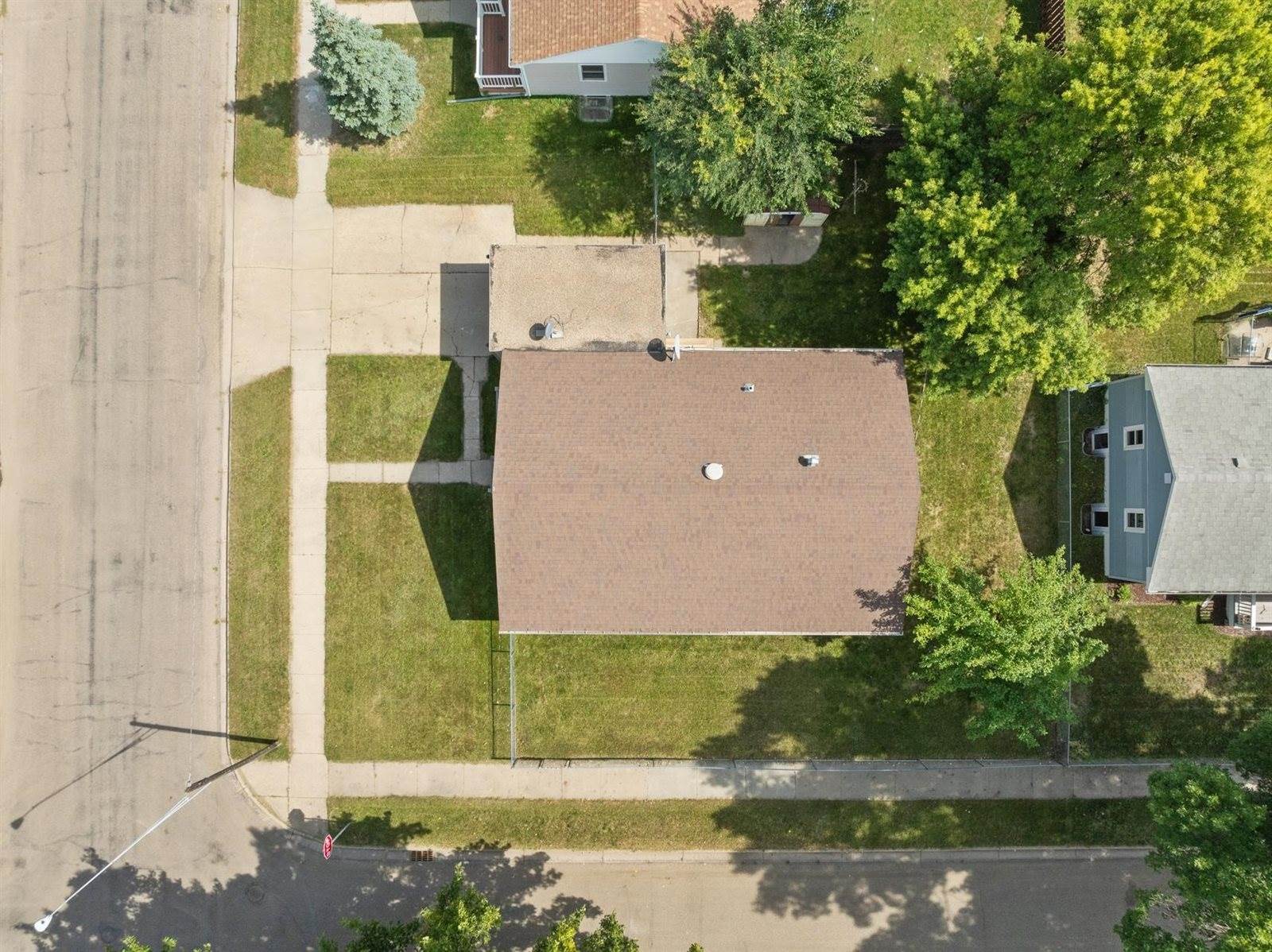 1817 2nd Ave NW, Minot, ND 58703