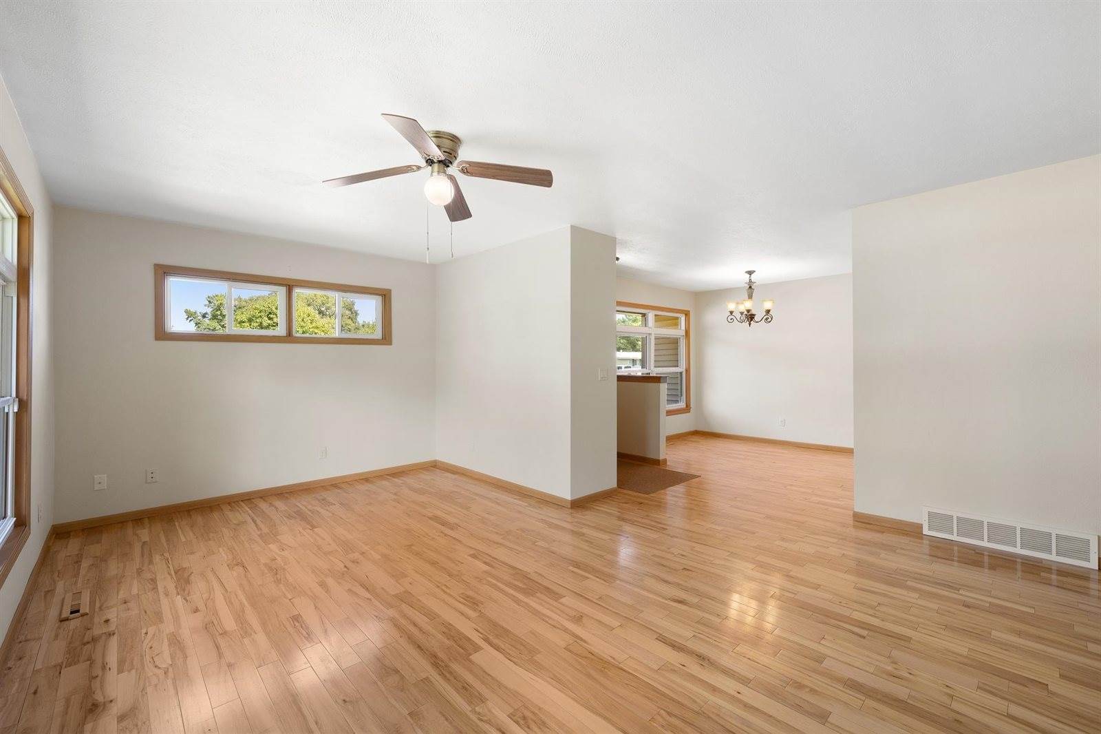 1817 2nd Ave NW, Minot, ND 58703