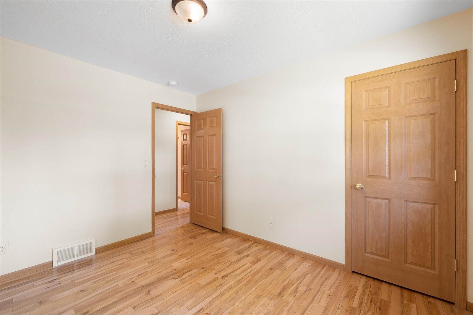 1817 2nd Ave NW, Minot, ND 58703