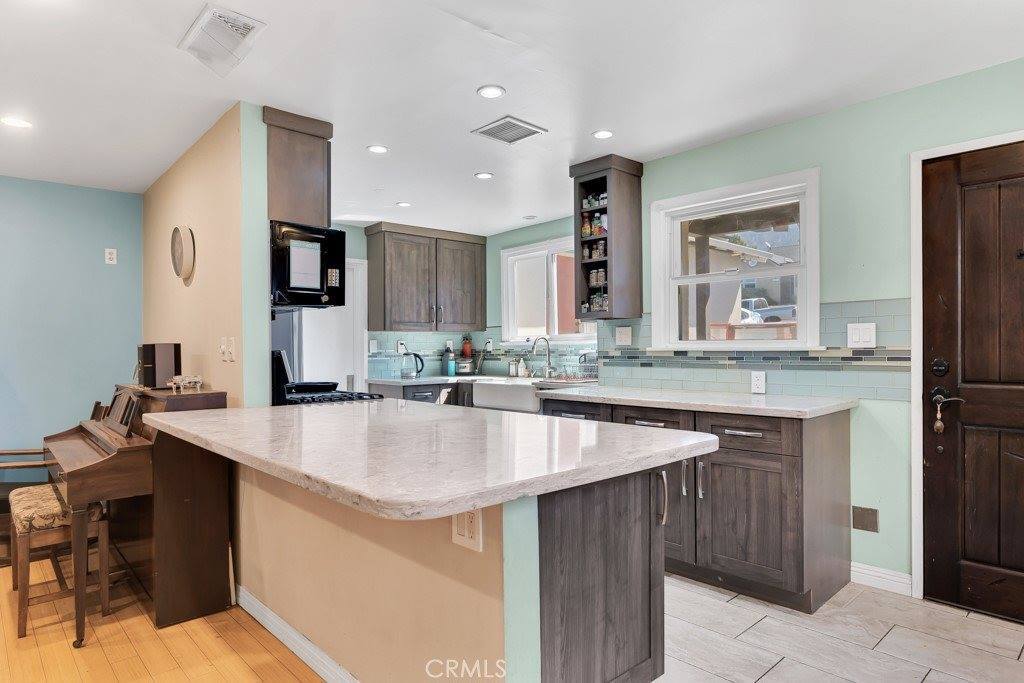 10549 Mcclemont Avenue, Tujunga, CA 91042