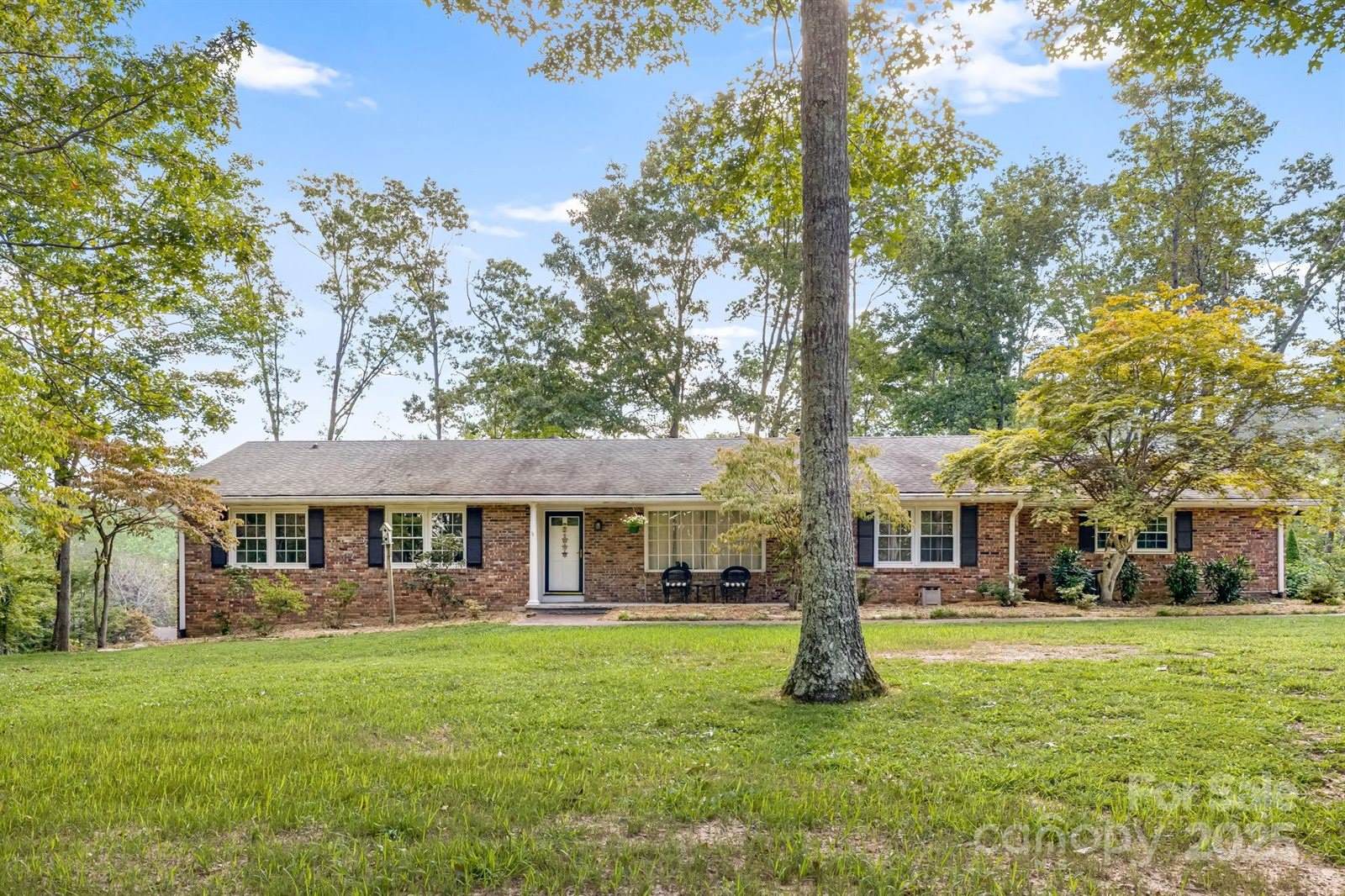 1 Glen Cove Road, Arden, NC 28704