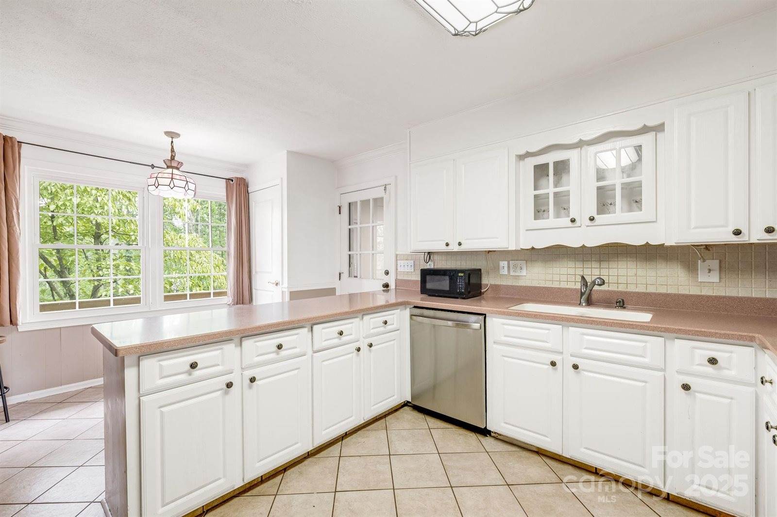 1 Glen Cove Road, Arden, NC 28704