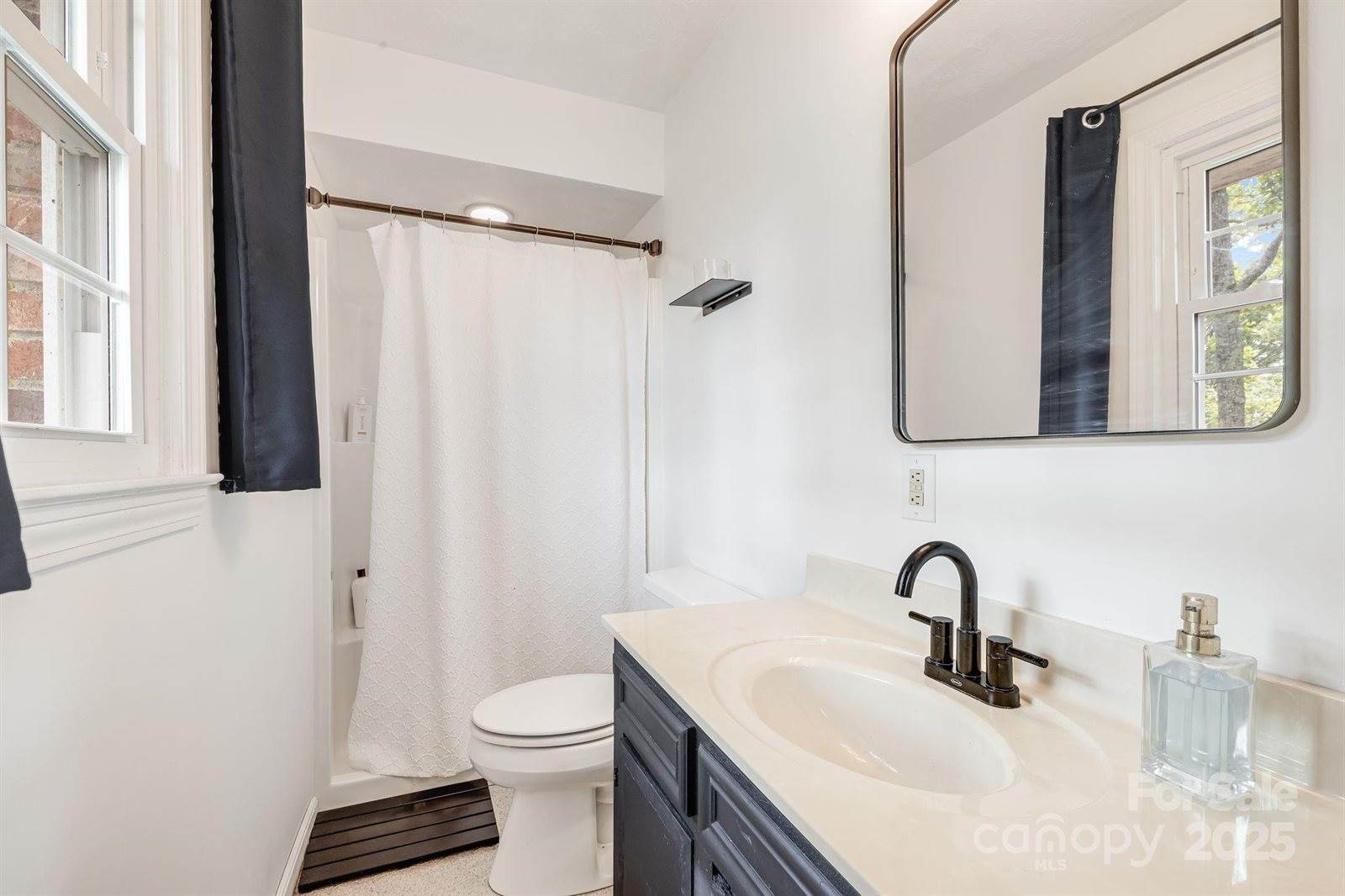 1 Glen Cove Road, Arden, NC 28704