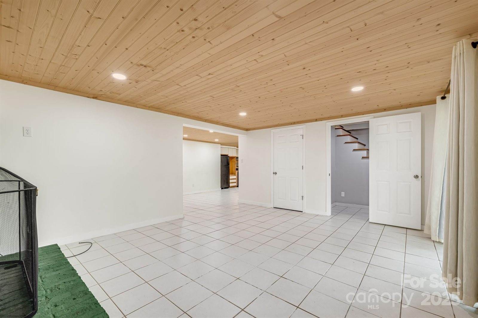 1 Glen Cove Road, Arden, NC 28704